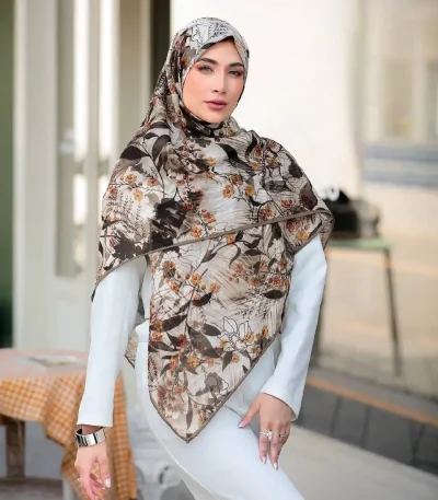 روسری نخی طرحدار دور دست‌دوز قواره ۱۴۰