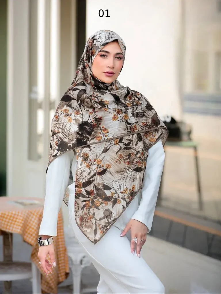 روسری نخی طرحدار دور دست‌دوز قواره ۱۴۰