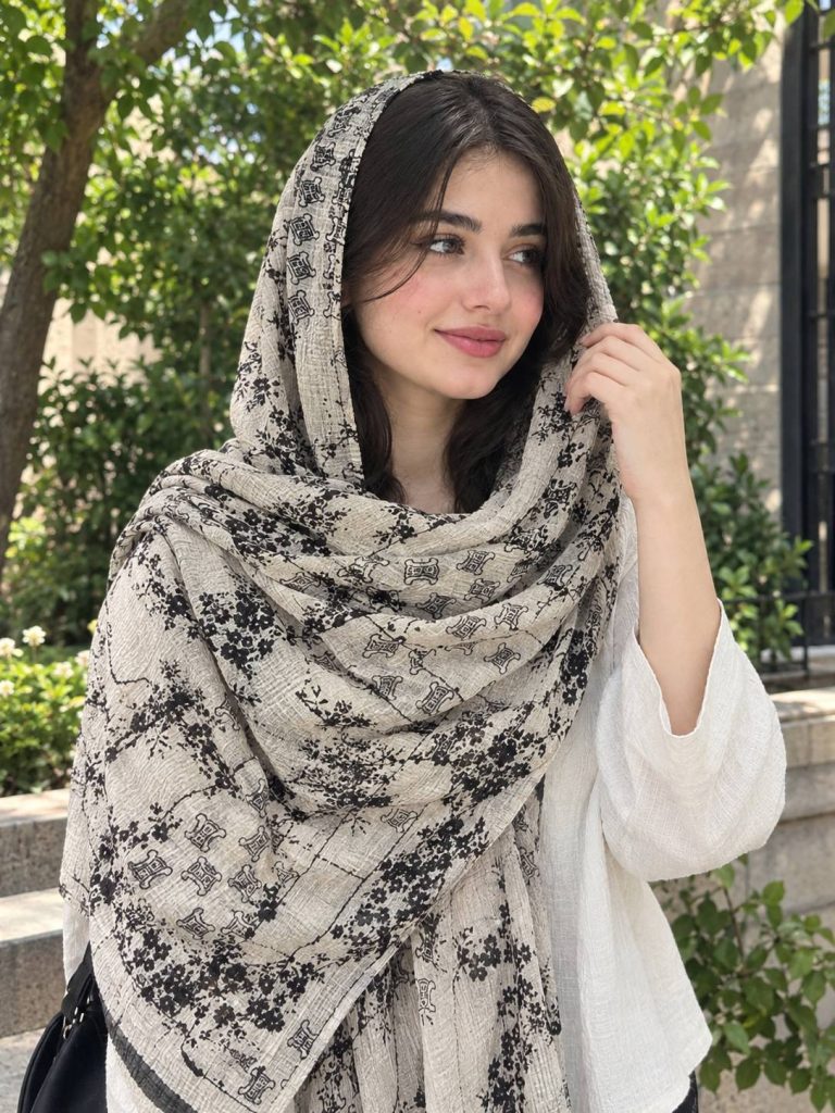 سر خور از طرح و بافت شال حریر پلیسه