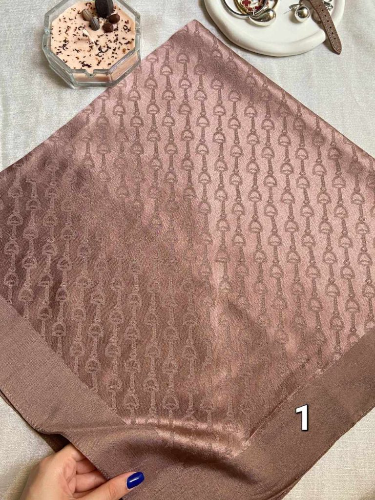 روسری نخ ژاکارد نسکافه‌ای با قواره ۱۰۰ و ایستایی عالی