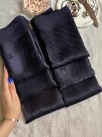 روسری نخ ژاکارد سرمه‌ای با قواره ۱۰۰ و ایستایی بالا