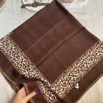 روسری نخی دور حاشیه قهوه‌ای