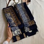 روسری نخی دور حاشیه سرمه ای نمای کلی
