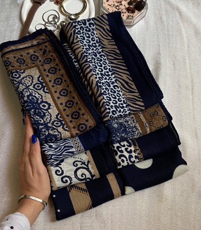 روسری نخی دور حاشیه سرمه ای نمای کلی